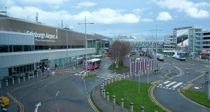 Alarm na pokładzie i awaryjne lądowanie. Samolot zablokował lotnisko