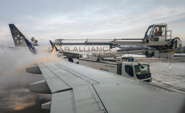 Alarm pogodowy na Lotnisku Chopina. Port szykuje się na paraliż