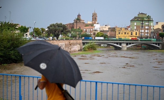 Alarm pogodowy w rok po tragedii. Nad Hiszpanią intensywnie pada