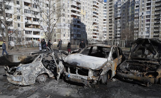 Alarm przeciwlotniczy w Kijowie. Walki na obrzeżach stolicy Ukrainy