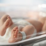 Alarm uruchomił się w nocy. W oknie życie zakonnica znalazła dziewczynkę
