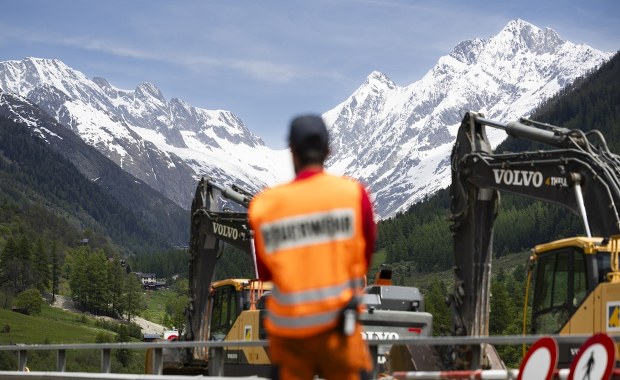 Alarm w Alpach: Nadciąga lawina kamieni, może zasypać domy