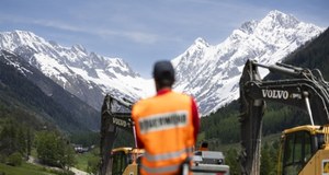 Alarm w Alpach: Nadciąga lawina kamieni, może zasypać domy