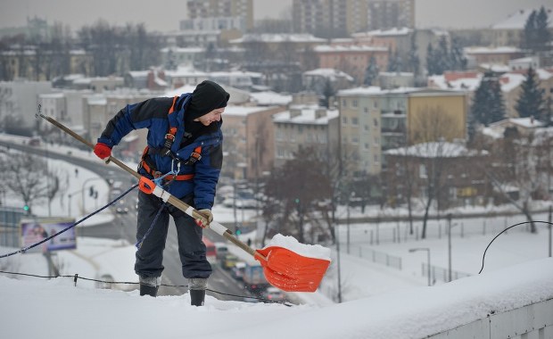 Alarm zimowy w całej Polsce. Oto co grozi za zignorowanie śniegu na dachu