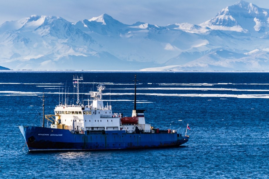 Alarmujące odkrycie u wybrzeży Antarktydy: Nowe wycieki metanu mogą przyspieszyć zmiany klimatu /Shutterstock