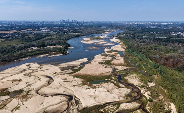 Alarmująco niski poziom wody w Wiśle w Warszawie. Nowy niepokojący rekord