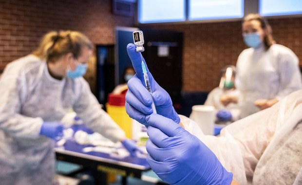 Alarmujący raport o brytyjskiej mutacji koronawirusa: Może prowadzić do zwiększonej liczby infekcji