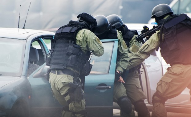 Alarmujący wzrost liczby młodych terrorystów w Europie. W radykalizacji pomaga internet