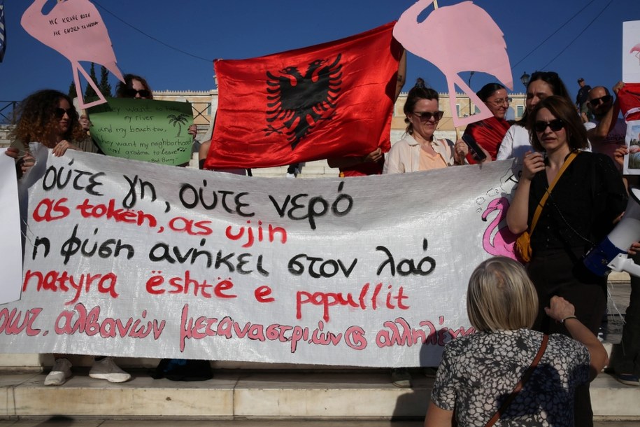 Albańczycy od kilku dni protestują przeciwko budowie resortu przez firmę związaną z Jaredem Kushnerem /ALEXANDROS BELTES  /PAP/EPA