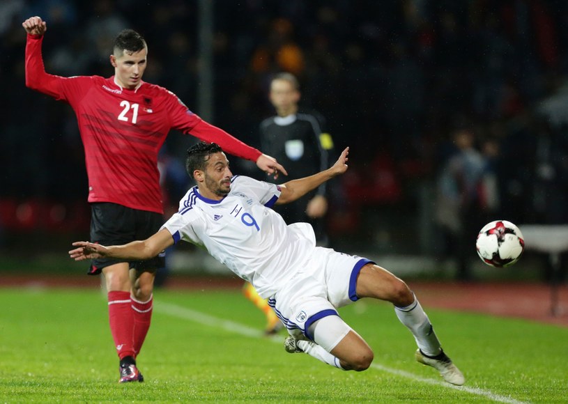 Albańczyk Odise Roshi (z lewej) i strzelec drugiego gola dla Izraela Daniel Einbinder /AFP