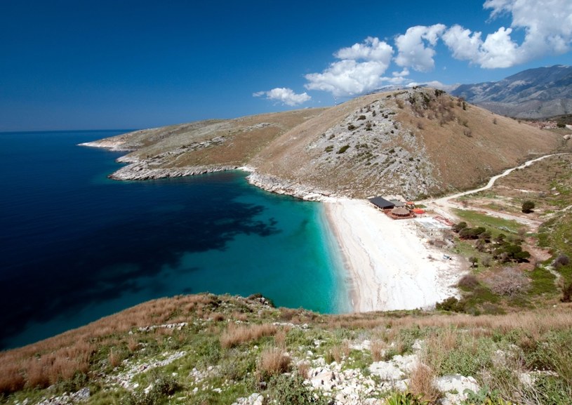 Albańskie plaże kuszą turystów /123RF/PICSEL