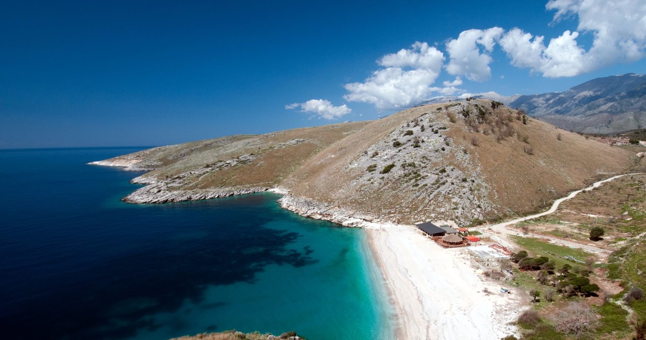 Albańskie plaże kuszą turystów /123RF/PICSEL