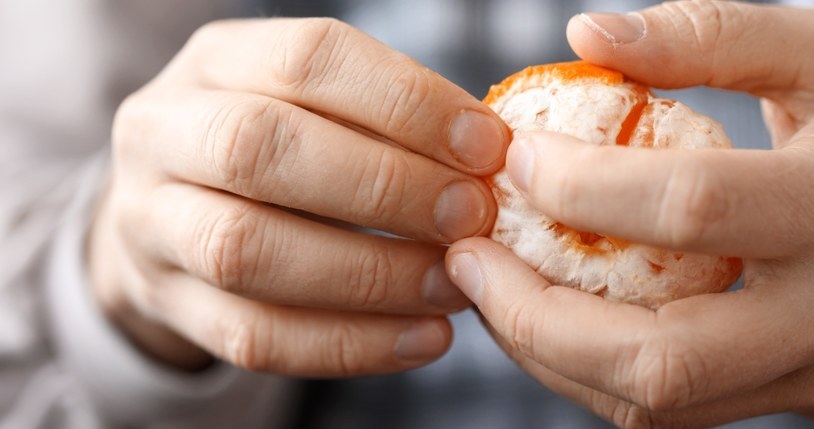 Albedo ma pozytywny wpływ na zdrowie jelit. Lepiej nie usuwać go z mandarynek i pomarańczy. /123RF/PICSEL