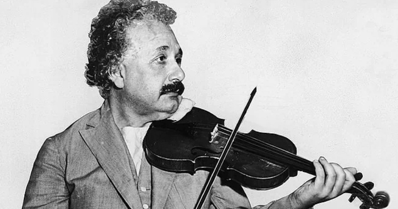 Albert Einstein jest uznawany za jednego z największych fizyków w całej historii ludzkości - jego dzieła są porównywane przez naukowców do najwybitniejszych utworów Mozarta ze względu na doskonałość i piękno / zdjęcie: wikipedia /domena publiczna