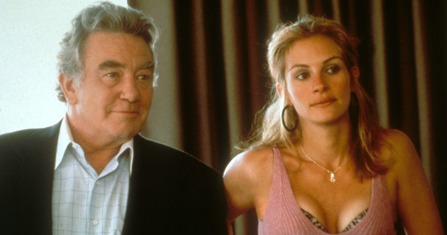 Albert Finney i Julia Roberts w filmie "Brockovich" (2000); ostatnia z pięciu nominacji Finneya /materiały dystrybutora