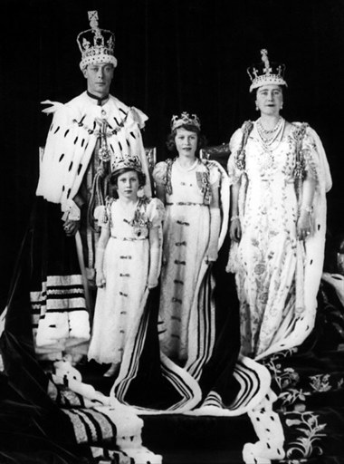 Albert Windsor z żoną królową Elżbietą, i księżniczki: Małgorzata i  Elżbieta &nbsp; /AFP