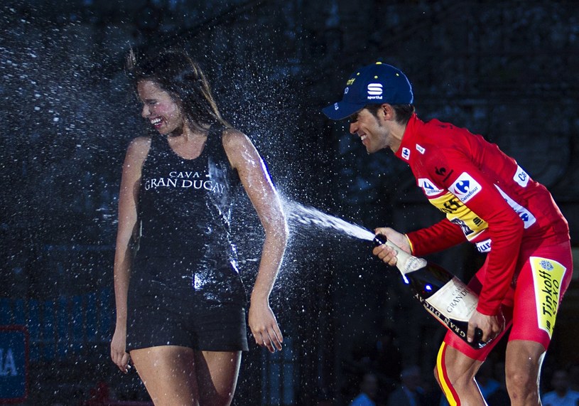 Alberto Contador świętujący wygranie Vuelta a Espana /AFP
