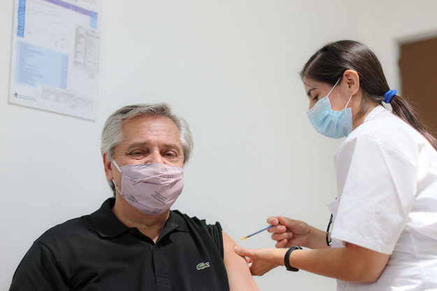 Alberto Fernandez został zaszczepiony rosyjską szczepionką /Esteban Collazo / HANDOUT /PAP/EPA