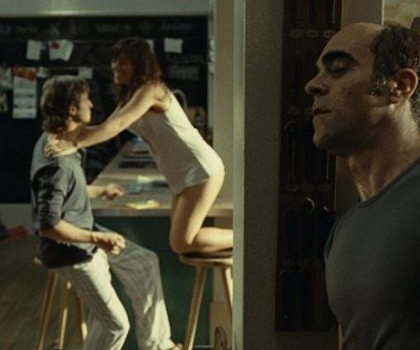 Alberto San Juan, Marta Etura i Luis Tosar w scenie z filmu "Słodkich snów"