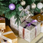 Albo kupisz drogi prezent, albo nie jesteśmy rodziną - o absurdach oczekiwań przy kupowaniu prezentów 