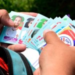 Album Panini z naklejkami z mundialu. Cena może zniechęcić do kolekcjonowania