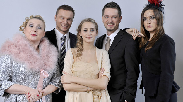 Aldona Jankowska (z lewej) gra najbarwniejszą postać w serialu "Julia" / fot. Mieszko Piętka /AKPA