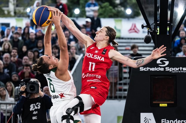 Aldona Morawiec w trakcie meczu z Litwnkami /FIBA /