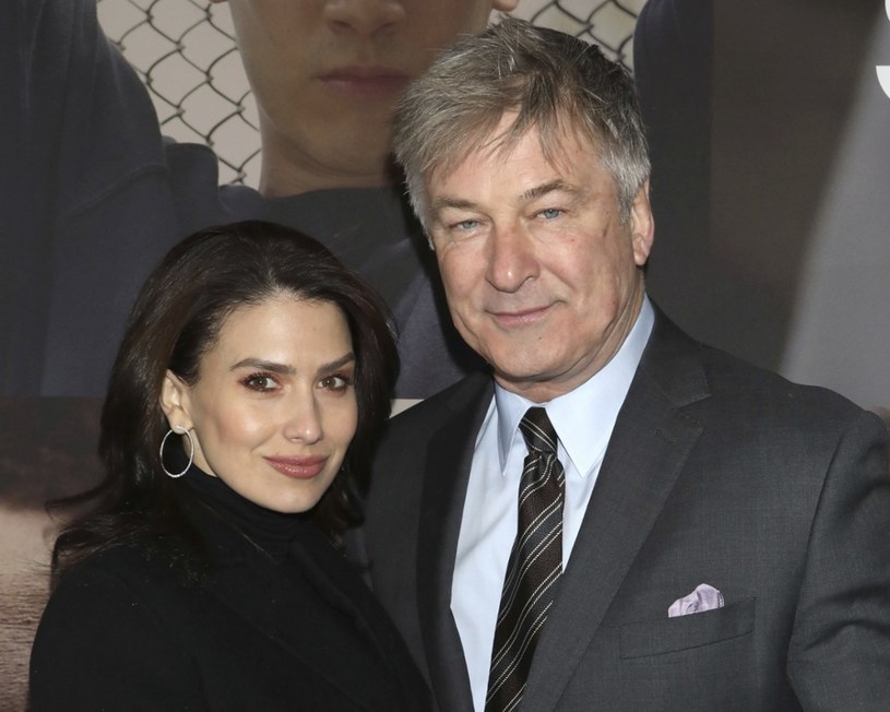 Alec Baldwin nie rozmawia ze swoimi dziećmi o koronawirusie  Kobieta w