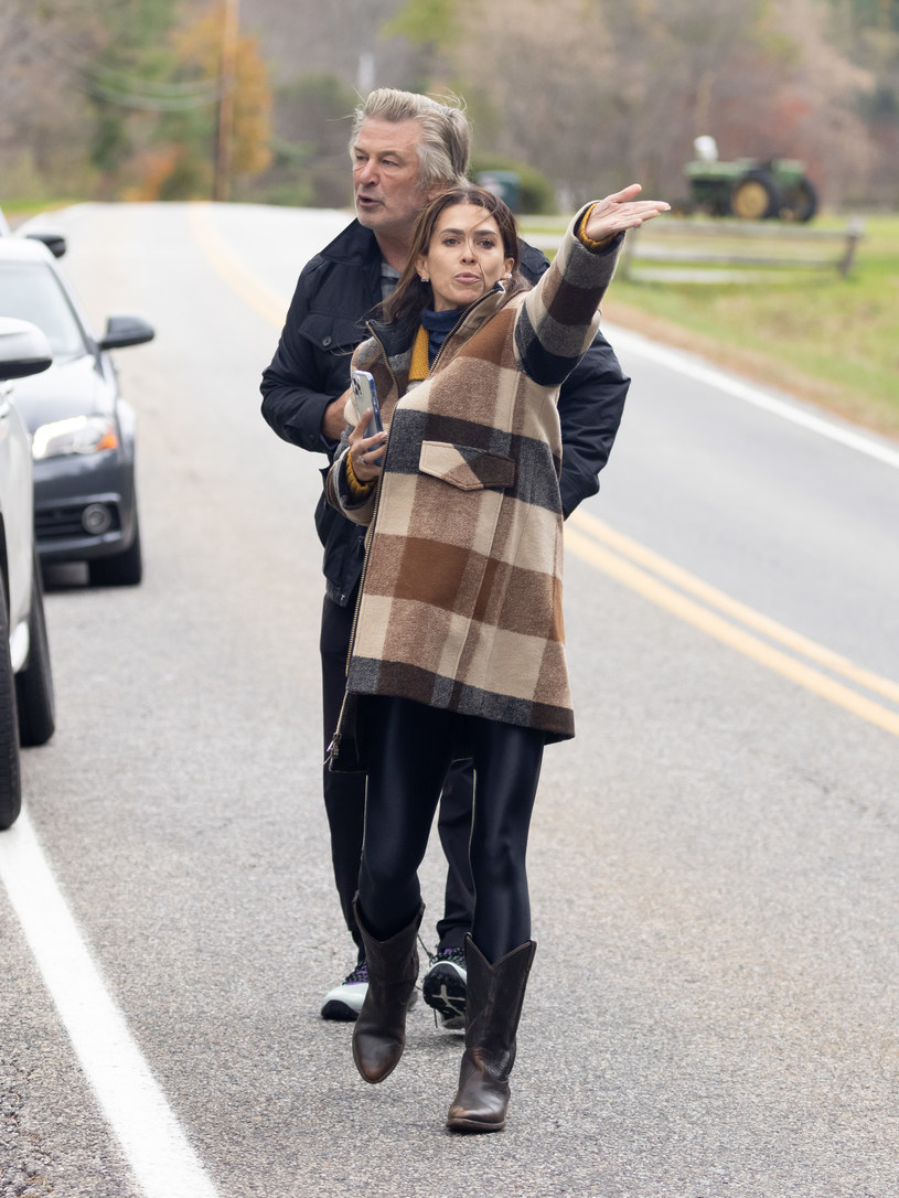 Alec Baldwin z żoną Hilarią pokazali się publicznie po raz pierwszy od wypadku na planie filmu "Rust" /MEGA/GC Images /Getty Images