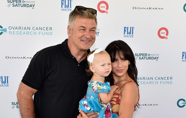 Alec Baldwin z żoną i córką /Eugene Gologursky /Getty Images
