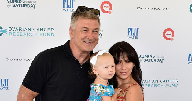 Alec Baldwin z żoną i córką /Eugene Gologursky /Getty Images