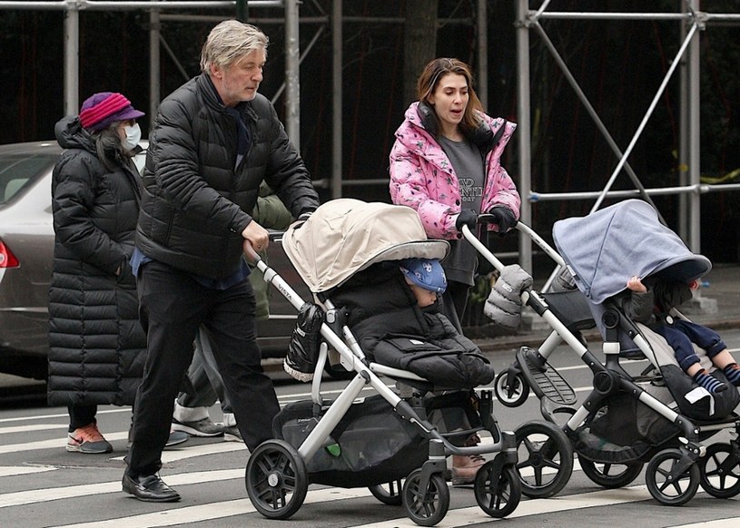 Alec Baldwin zdecydował się na zakup ogromnej posiadłości /Backgrid/East News /East News