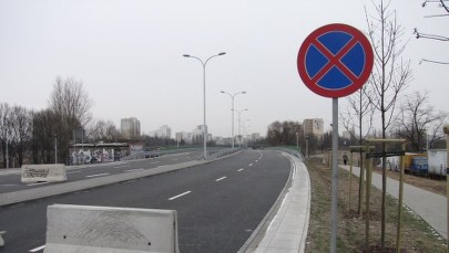 Aleja KEN w Warszawie - urzędnicze lenistwo utrudnia kierowcom życie