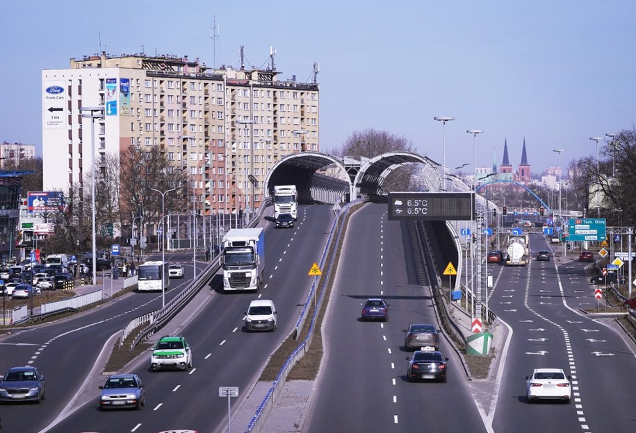 Aleja Wojska Polskiego została wybudowana w latach 1973-1976 jako fragment tzw. gierkówki /Grzegorz Skowronek/UM Częstochowy /
