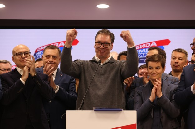 Aleksandar Vuczić ogłosił zwycięstwo swojego ugrupowania /EPA/ANDREJ CUKIC /PAP