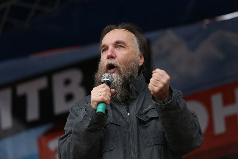 Aleksander Dugin wygłasza przemówienie podczas wiecu „Bitwa o Donbas” na rzecz poparcia samozwańczych Donieckiej i Ługańskiej Republiki Ludowej w Moskwie /STR/AFP/East News /East News