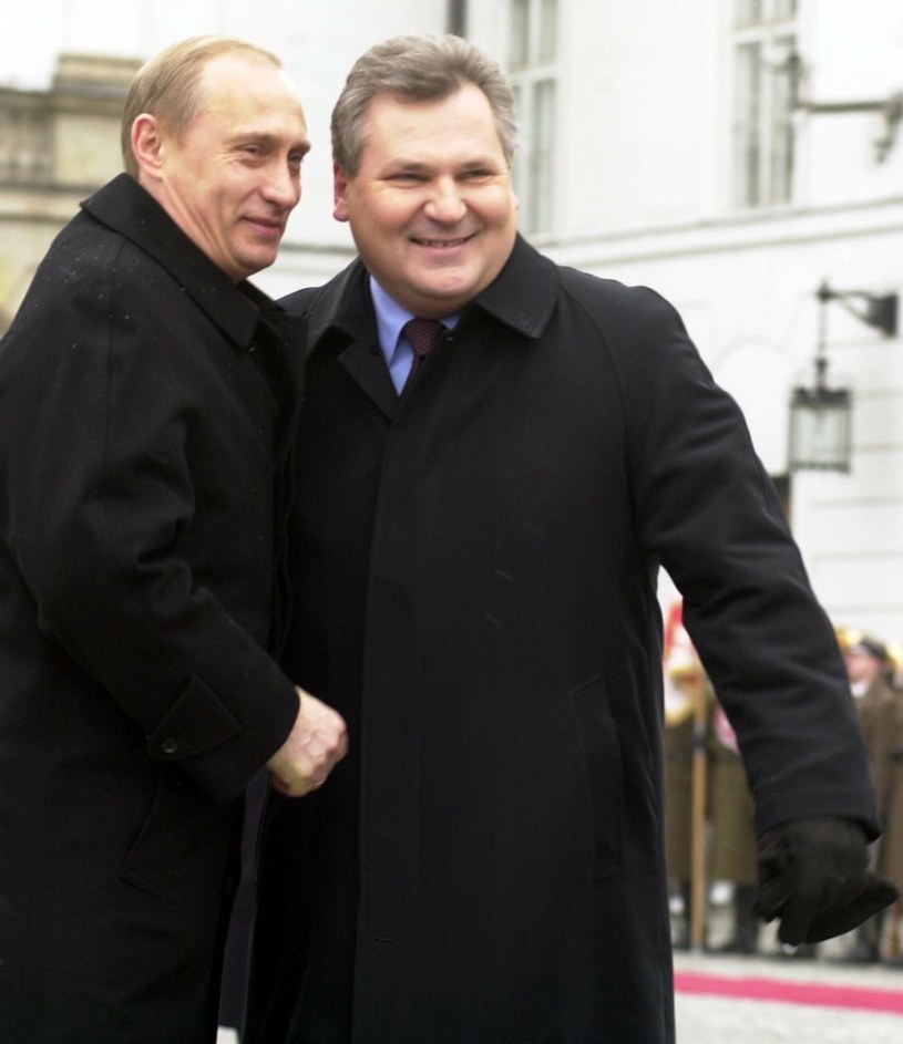 Aleksander Kwaśniewski i Wladimir Putin w 2002 roku /Witold Rozbicki/REPORTER /East News