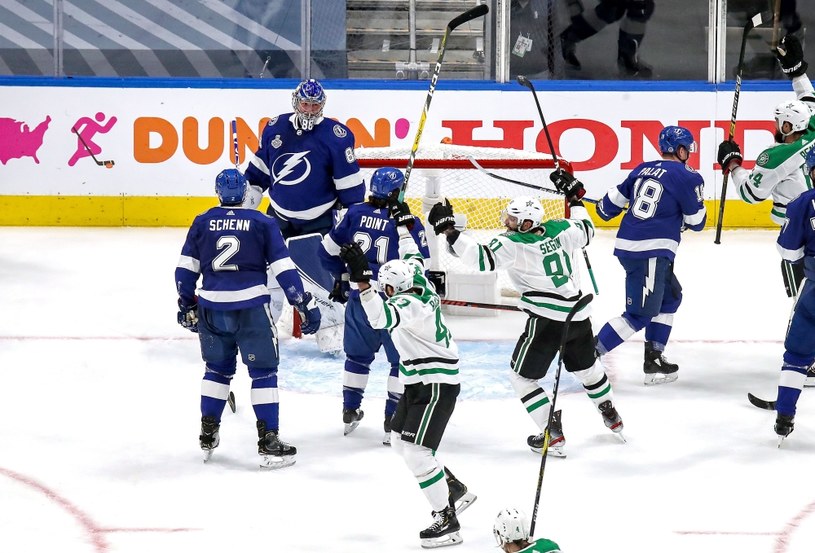 NHL. Dallas Stars - Tampa Bay Lightning 4-1 w 1. batalii o ...