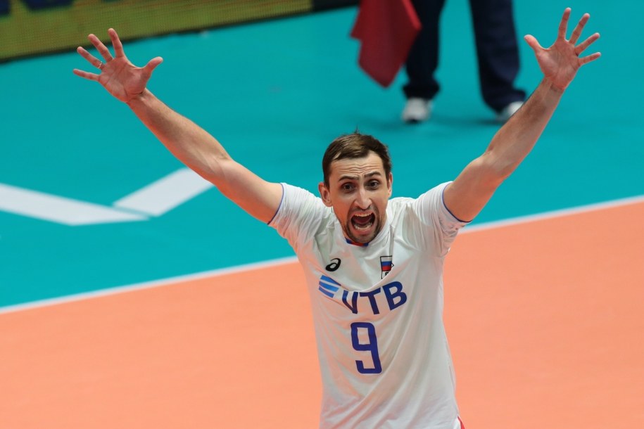 Aleksander Sokołow cieszący się z wygranej 3:0 /fivb /
