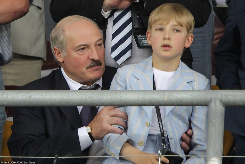 Aleksandr Łukaszenka i jego syn Kola - planowany na następcę obecnego prezydenta /East News