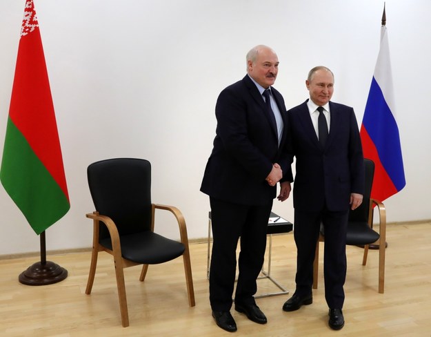 Aleksandr Łukaszenka i Władimir Putin podczas spotkania /MIKHAIL KLIMENTYEV / KREMLIN POOL / SPUTNIK /PAP/EPA