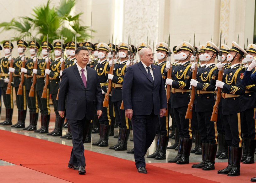 Aleksandr Łukaszenka podczas ostatniej wizyty w Chinach został przyjęty przez prezydenta Xi z honorami /STRINGER / Reuters /Agencja FORUM
