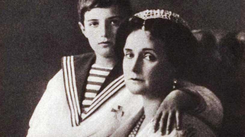 Aleksandra Fiodorowna wraz z cierpiącym na hemofilię synem Aleksym /materiały prasowe
