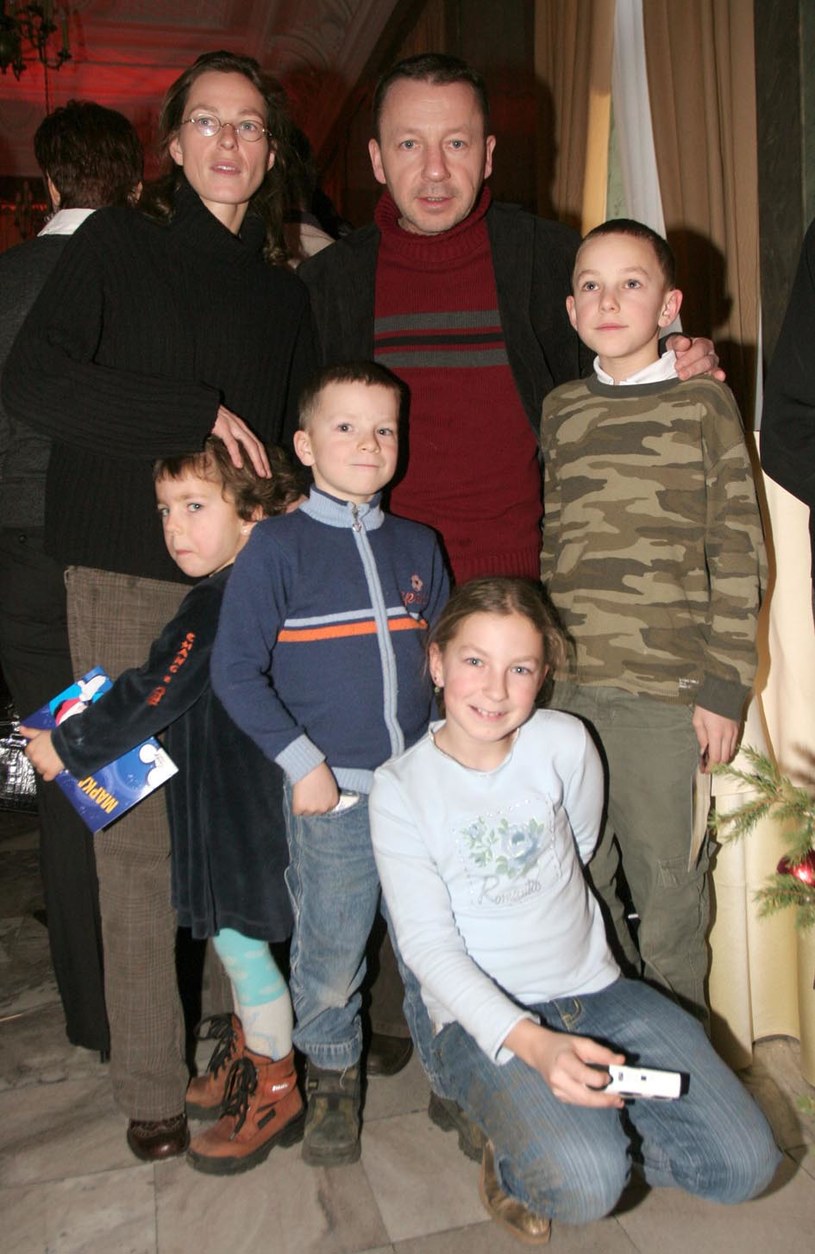 Aleksandra Justa z mężem Zbigniewem Zamachowskim (obecnie już byłym) i z dziećmi /Źródło: AIM