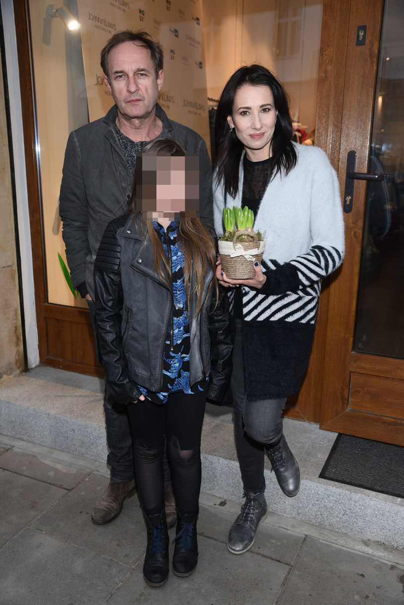 Aleksandra Popławska z mężem i córką /Tricolors /East News