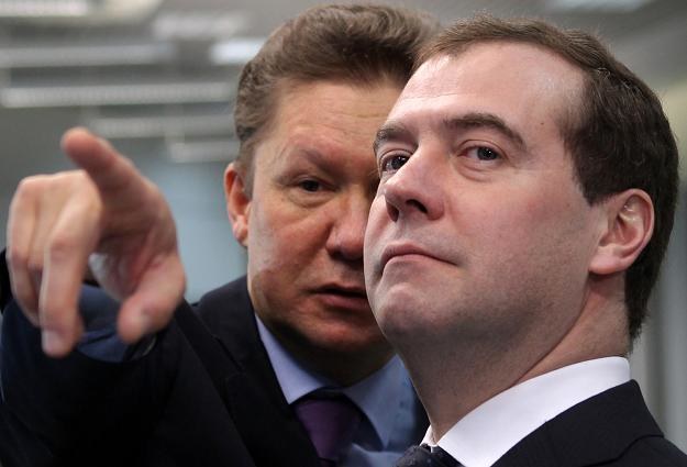 Aleksiej Miller (L), prezes Gazpromu i Dmitri Miedwiediew, premier Rosji /AFP