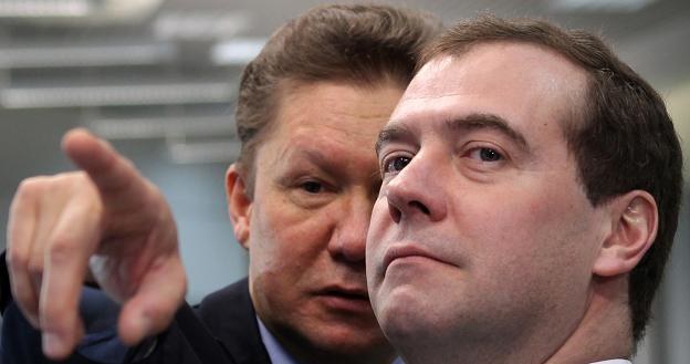 Aleksiej Miller (L), prezes Gazpromu i Dmitri Miedwiediew, premier Rosji /AFP