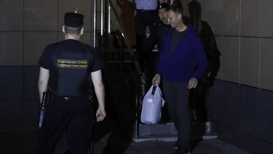 Aleksiej Nawalny po wyjściu z sądu /Sergei Ilnitsky /PAP/EPA