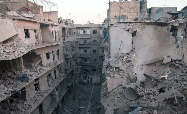 Aleppo: Walki i strzały w korytarzach humanitarnych. Miasto miało opuścić ćwierć miliona ludzi