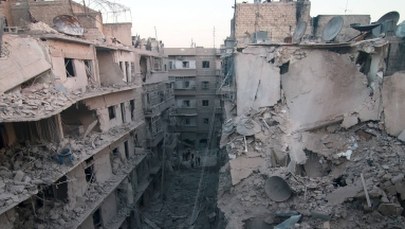 Aleppo: Walki i strzały w korytarzach humanitarnych. Miasto miało opuścić ćwierć miliona ludzi